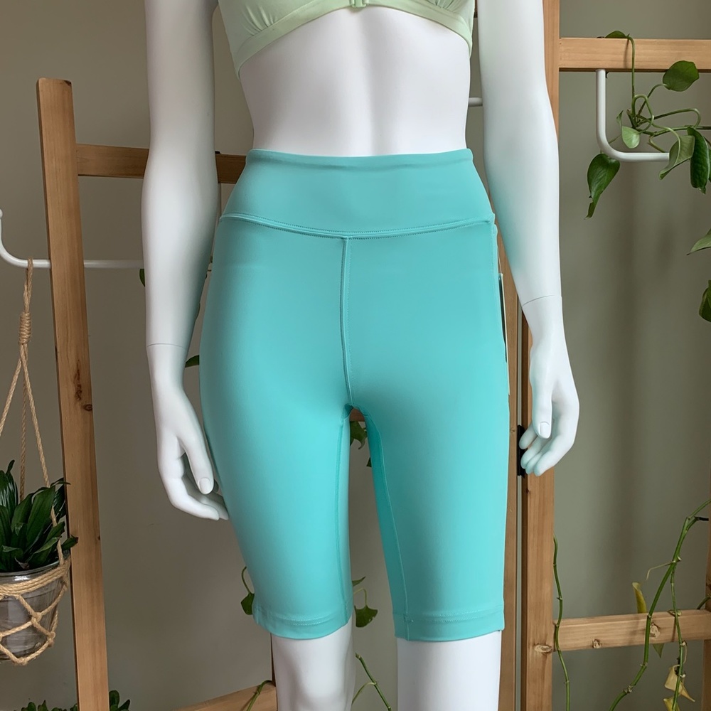 Sold🙌Lululemon shorts - Picture 1 of 8